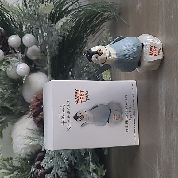 Hallmark Keepsake Ornament 2012 Happy Feet 2 Erik Finds His Groove Penguin - Picture 1 of 7